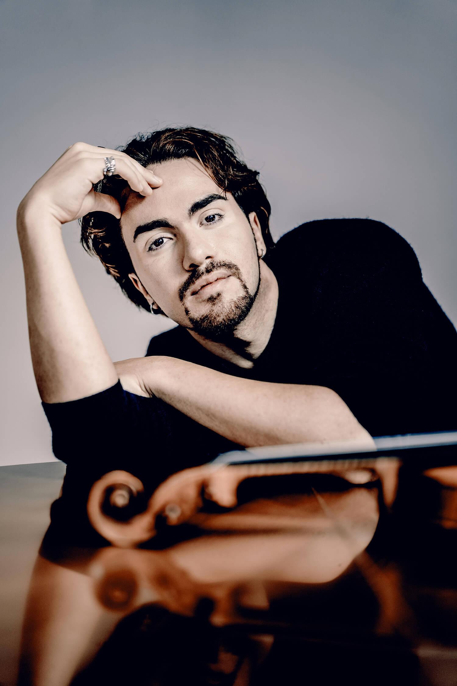 Giuseppe Gibboni with his violin